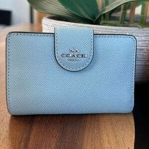 Coach Pebbled Leather Luxury Snap Wallet in Soft Blue EUC